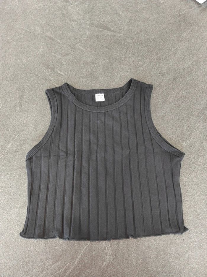 Crop top noir sans manche Shein Taille : 11 / 12 ans Excellent état