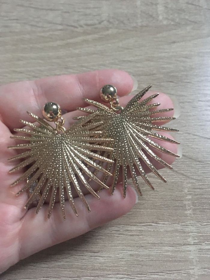 Boucles d’oreilles NEUVES pour femme forme de cœur et de soleil couleur doré - photo numéro 4