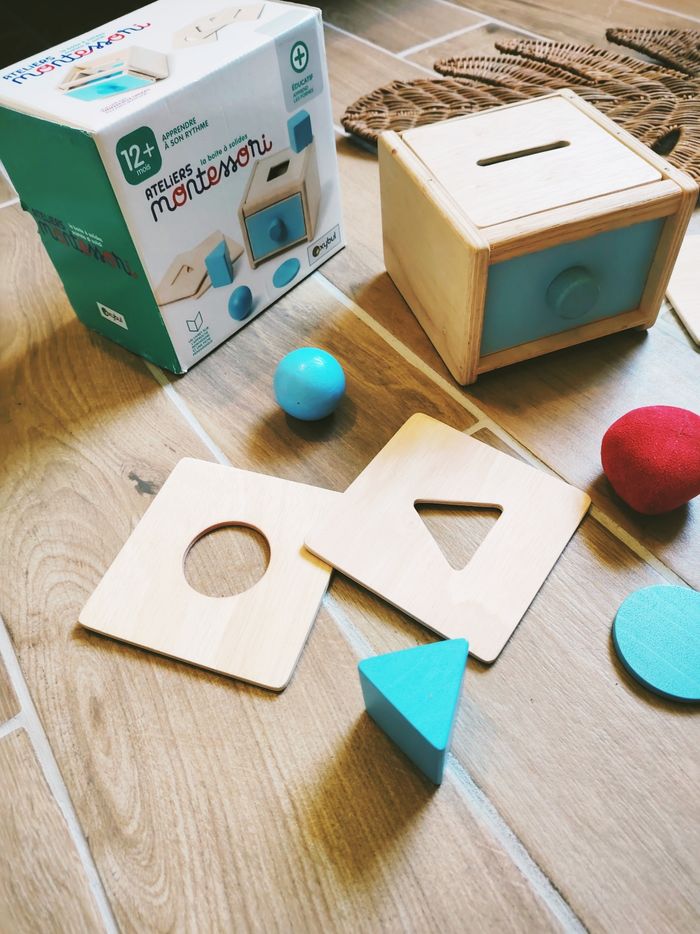 🔴Boîte notion de permanence 4 en 1 avec formes à encastrer en bois et tissu marque Oxybul - photo numéro 2