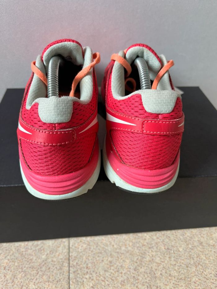 Baskets / Chaussures De Course Nike Taille (37.5) - photo numéro 6