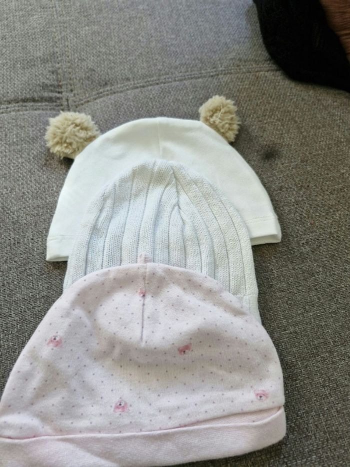 Lot de état bonnets