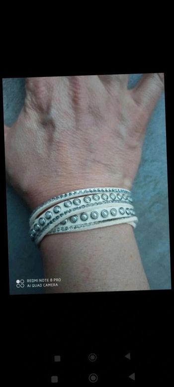 Bracelet  crème clous  argenté  pressions