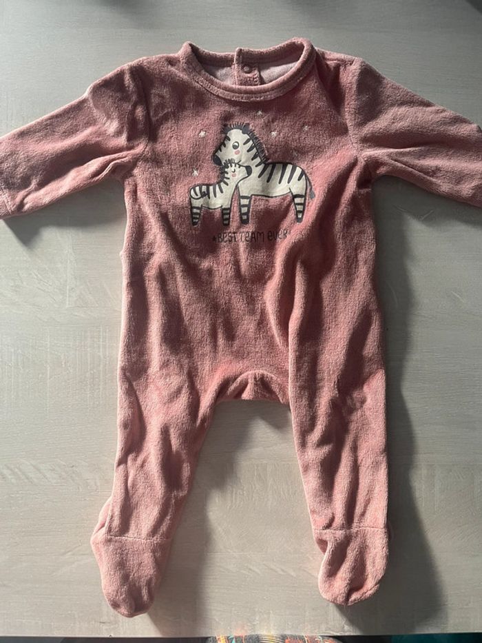 Lot de 2 pyjamas taille 3 mois - photo numéro 2