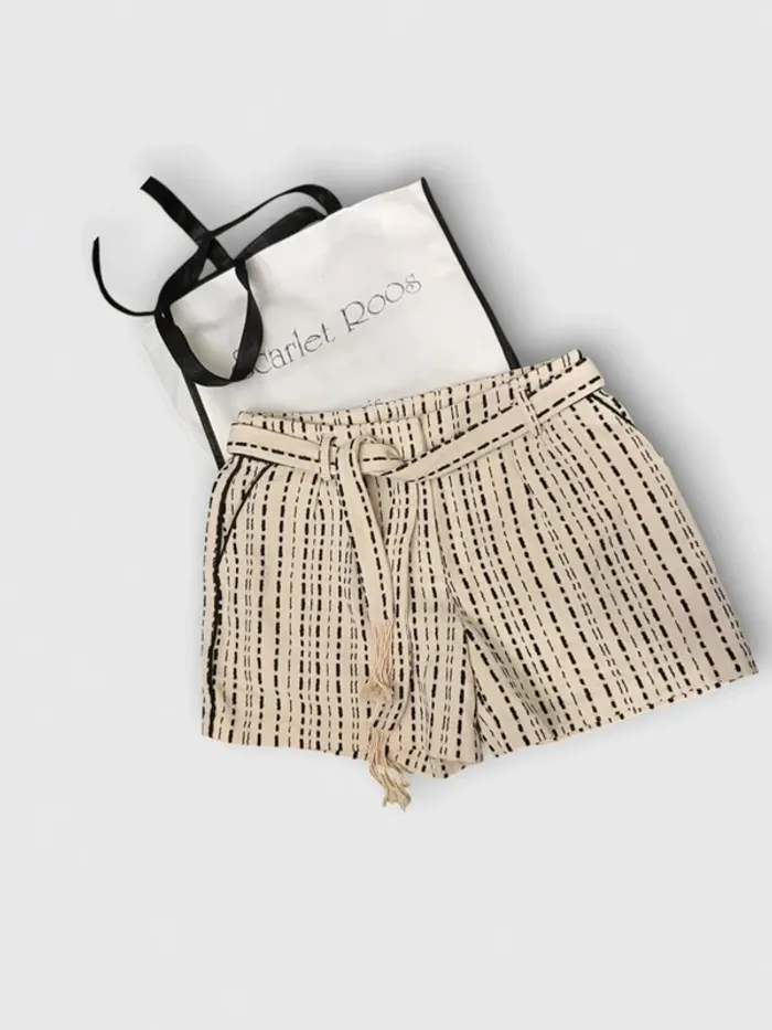 Short Scarlet Roos neuf ,coupe droite large ,taille haute ,ceinture ,100 % coton - photo numéro 9