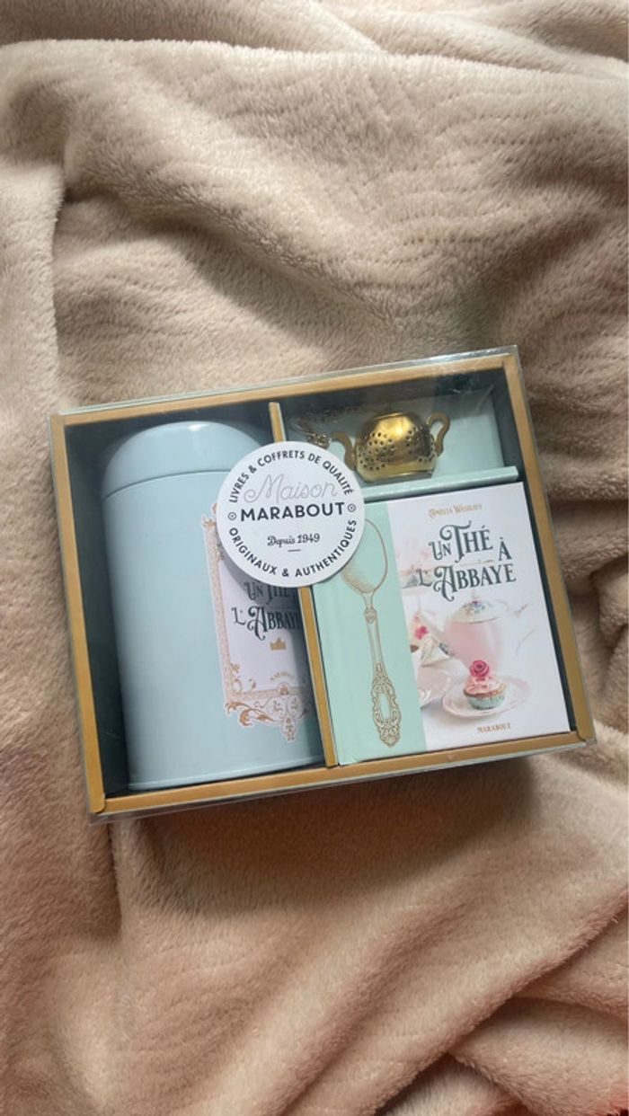 Coffret cadeaux thé et livre neuf