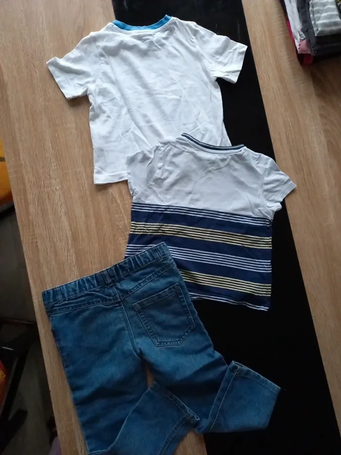 Lot tee-shirts et jeans garçon 4 ans - photo numéro 6