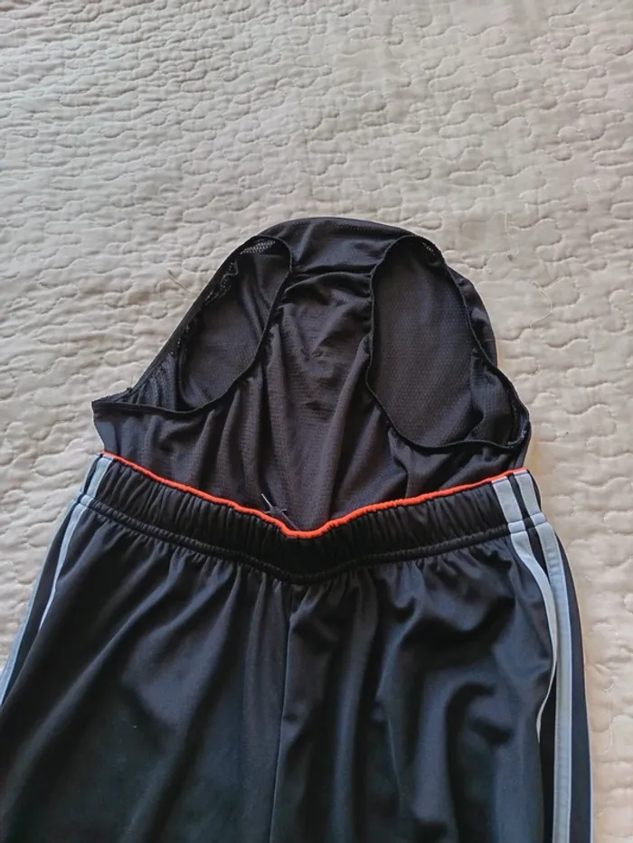 Short Adidas noir et orange taille S - photo numéro 3