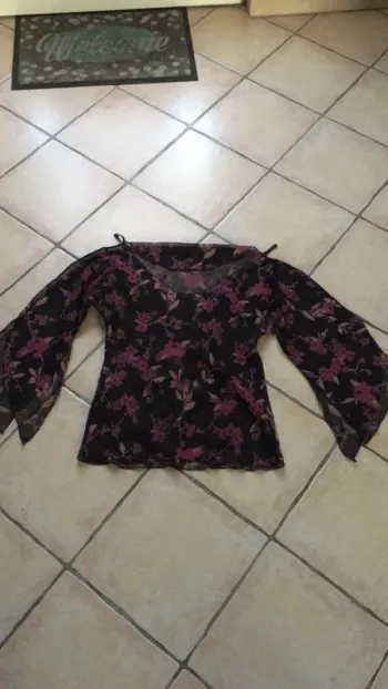 Très jolie chemise transparente