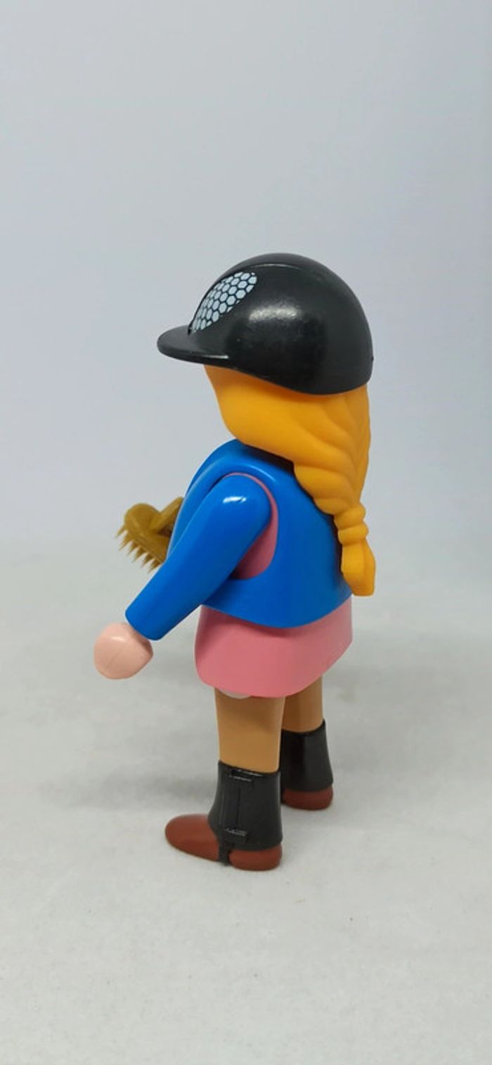 Femme cavalière avec longs cheveux blonds et brosse playmobil - photo numéro 2