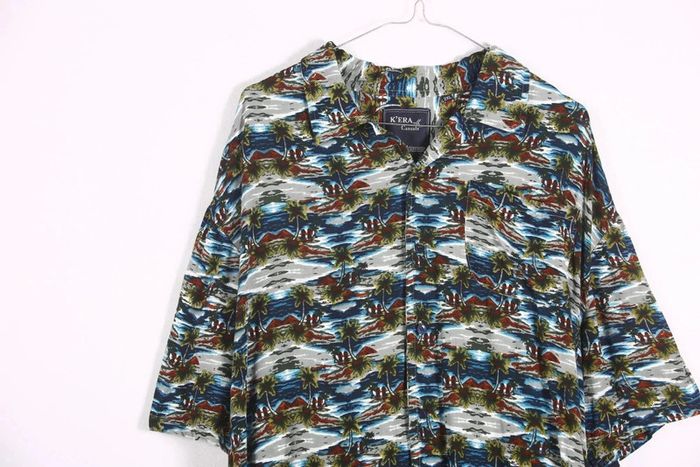 Superbe chemisette vintage 90's en viscose motif îles et mers (#240171)