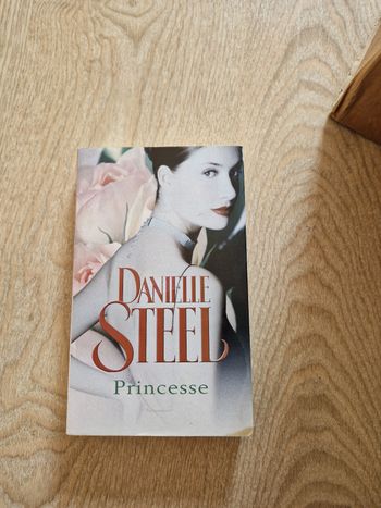 Livre Danielle Steel " Princesse"