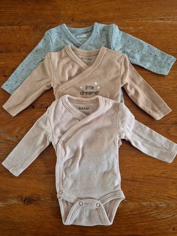 Lot de 3 body kiabi taille 0 mois