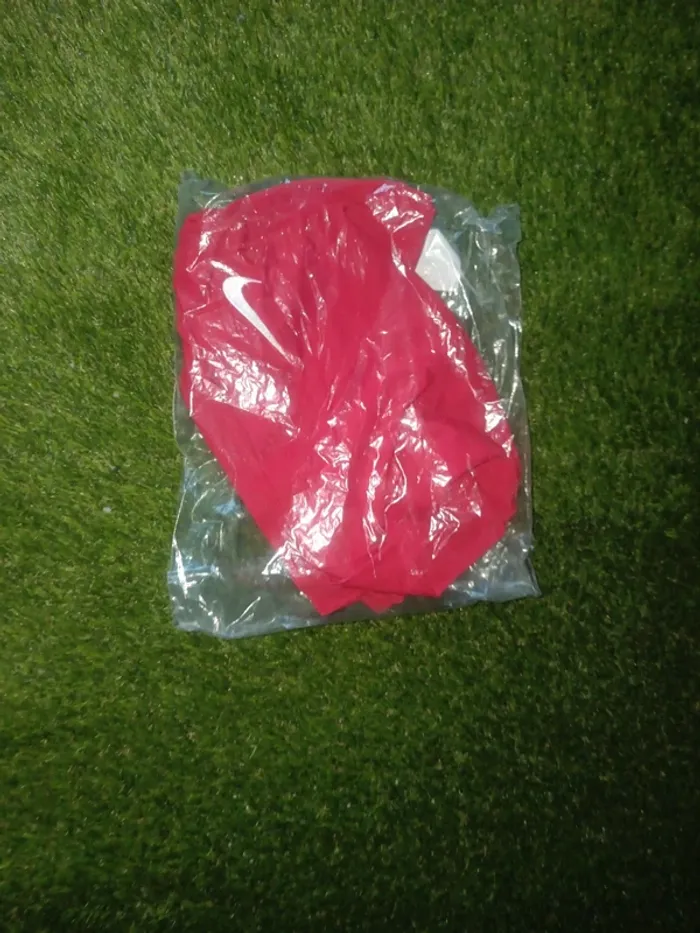 Short football Nike taille S rouge neuf - photo numéro 5