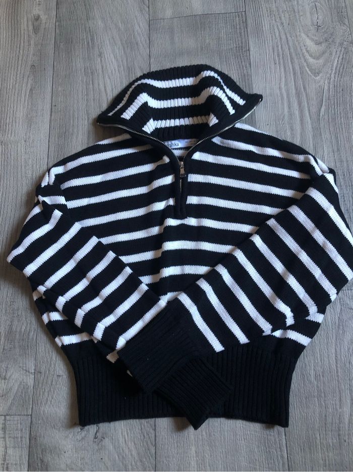 Pull rayé à zip Bershka