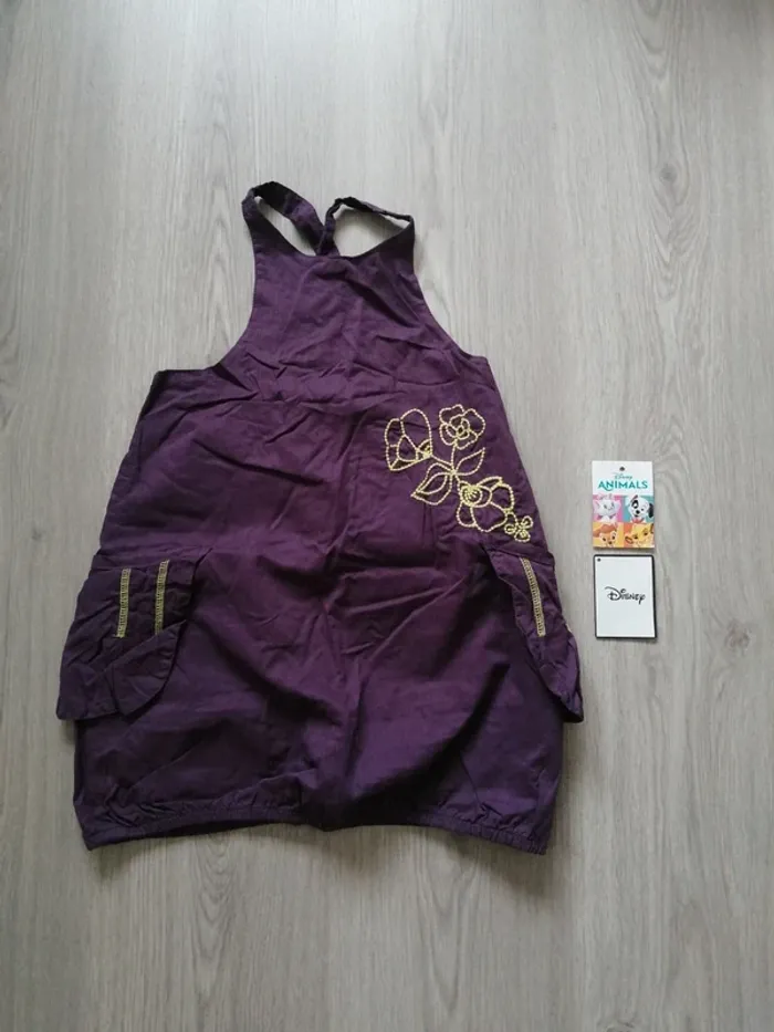 Robe violette prune à fines bretelles croisés avec poches et broderies fleurs / kid kanaï / (5ans)