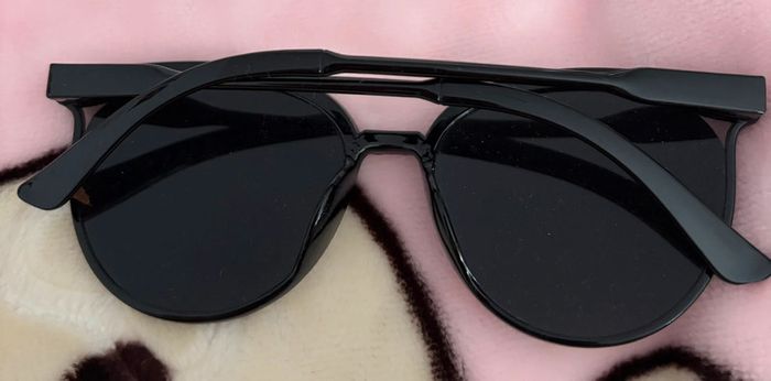 Lunette de soleil - photo numéro 4