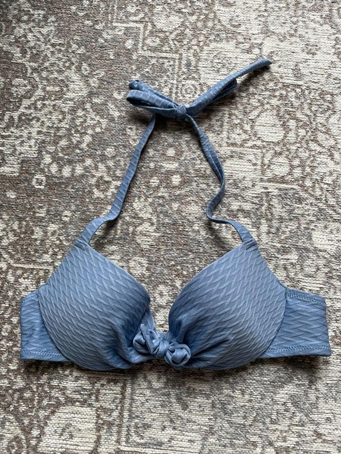 Haut de maillot bleu pastel