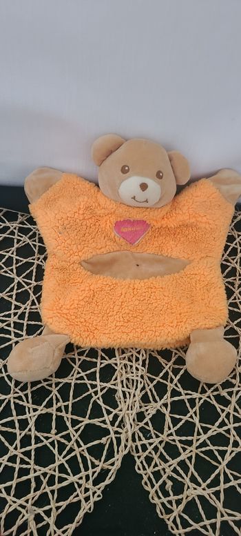 Doudou plat marionnette orange ours coeur Takinou