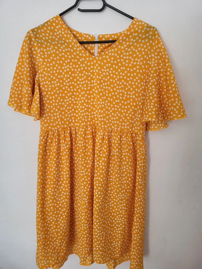 Robe jaune fleurie