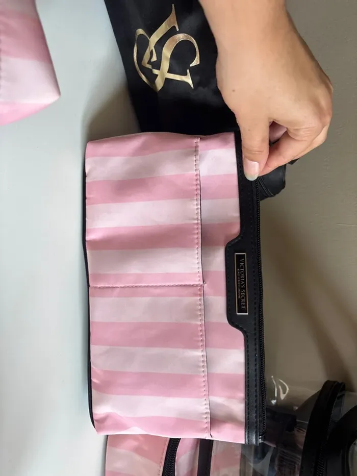 Lot trousse de voyage Victoria Secret - photo numéro 3