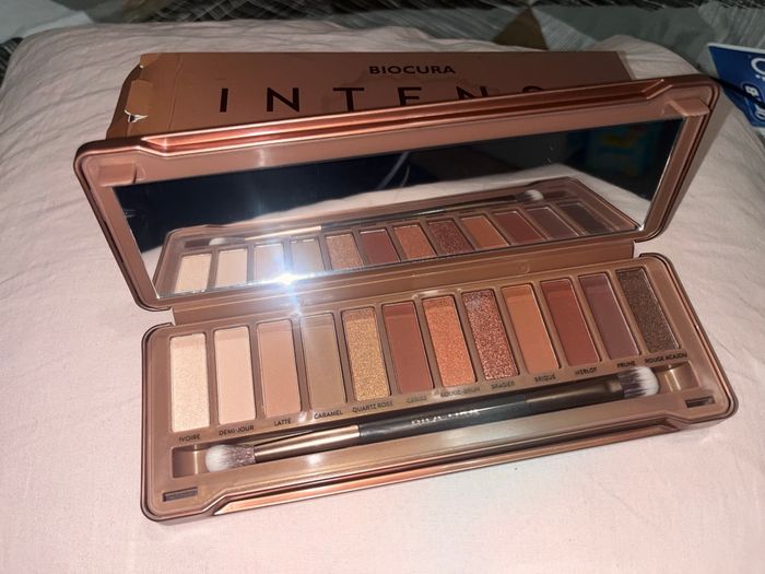 Palette INTENSE de Biocura (12 fards à paupières )