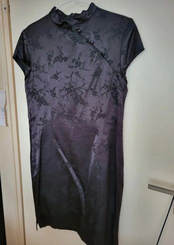 Robe noire asiatique