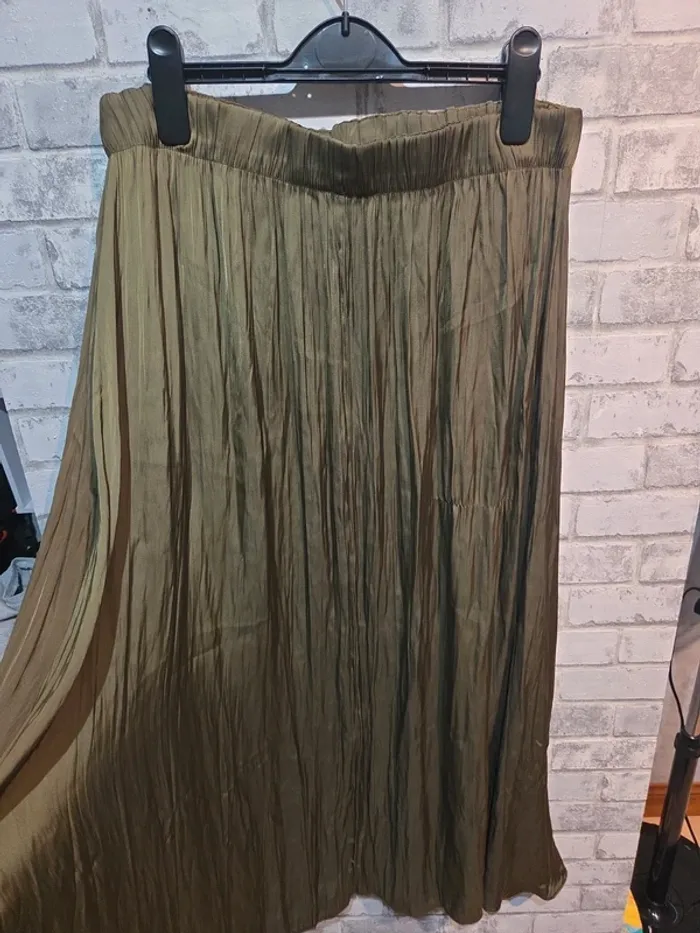 Jupe mi longue primark taille M vert satin - photo numéro 3