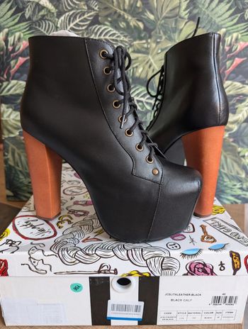 Jeffrey Campbell noir lita