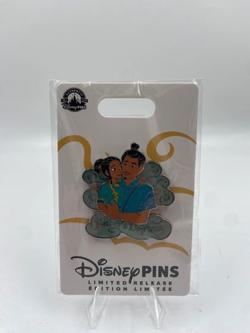 Disney Store Raya et le chef Benja, pin's édition limitée fête des pères, Raya et le dernier dragon