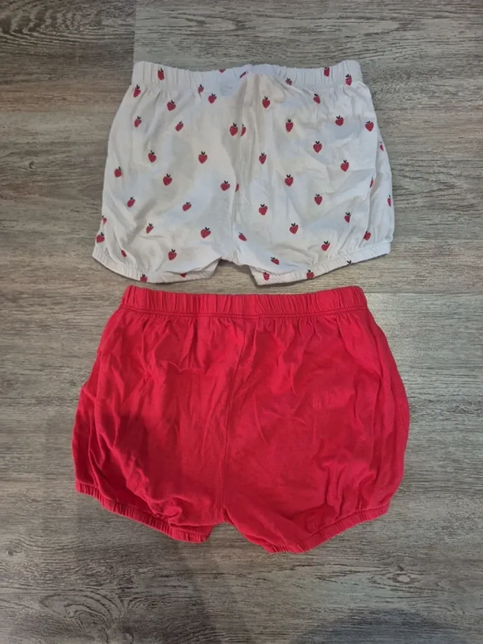 Lot 2 shorts rouge et blanc avec fraises - photo numéro 2