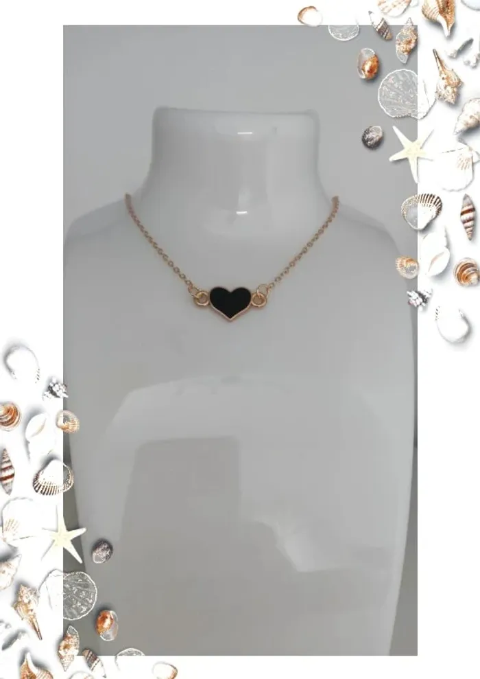 Collier doré avec coeur noir - photo numéro 2