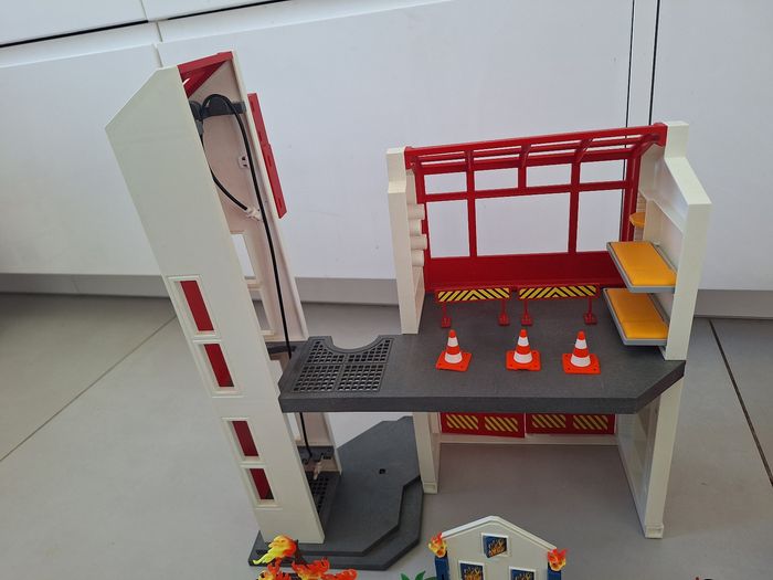 Playmobil pompiers, caserne, maison en feu, camion... - photo numéro 6