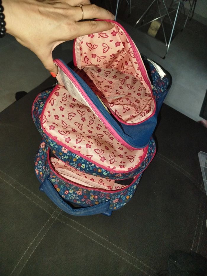 Cartable scolaire à roulettes - photo numéro 10