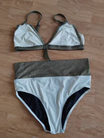 Maillot de bains deux pièces neuf femme 44
