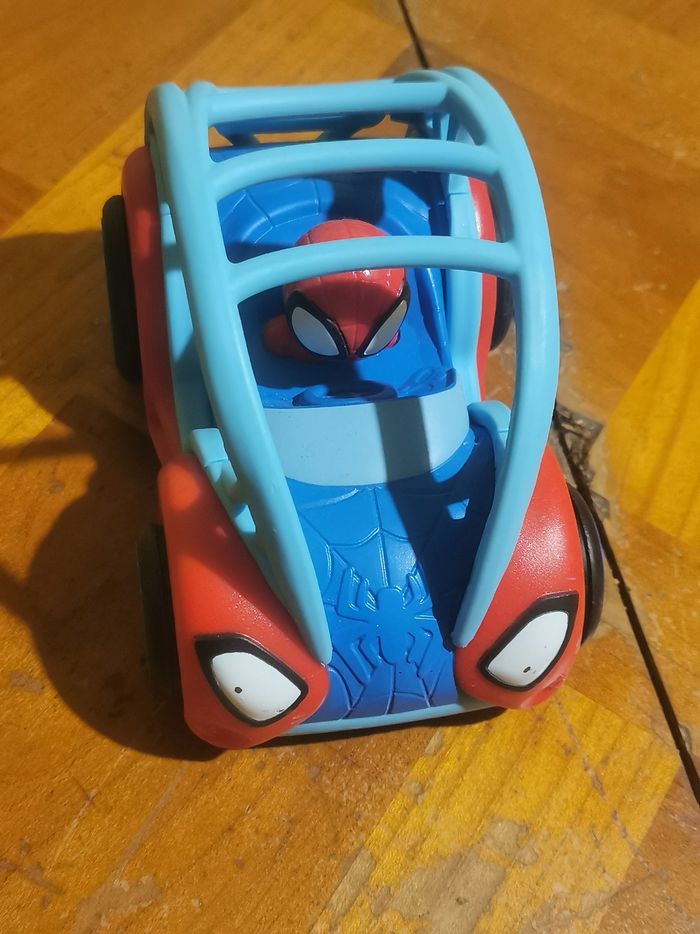 Voiture Spiderman - photo numéro 2