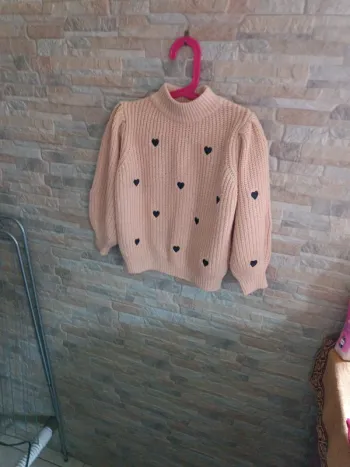 Pull abricot cœurs noirs 5A