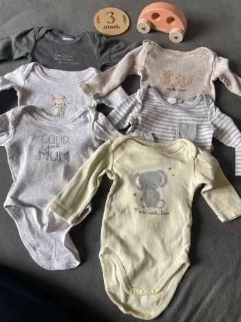 Lot bodies 3 mois