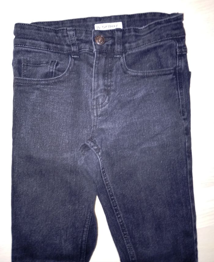 Jeans noir skinny Kiabi
T. 10 ans - photo numéro 2