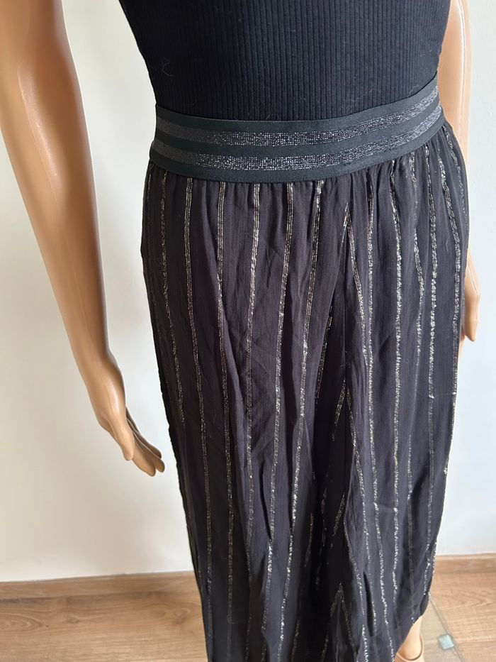 Jupe noire et brillante mi longue LPB Woman taille 38 TBE - photo numéro 4