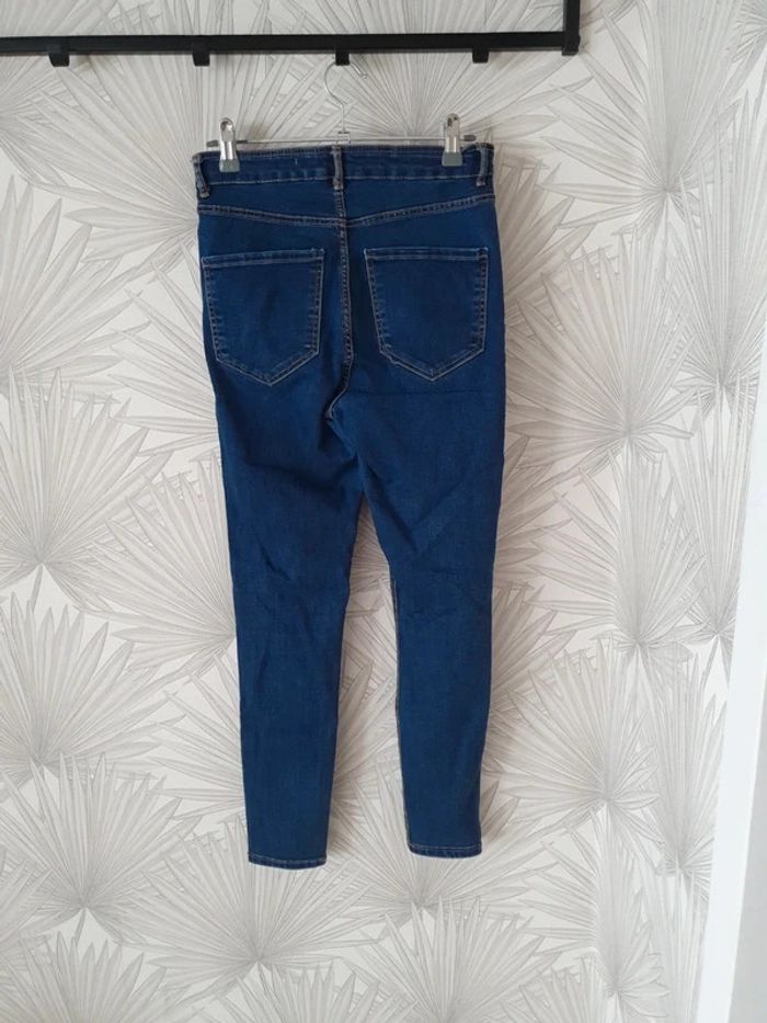 Joli jean Zara taille haute avec bandes blanches de chaque côté taille 36 - photo numéro 2