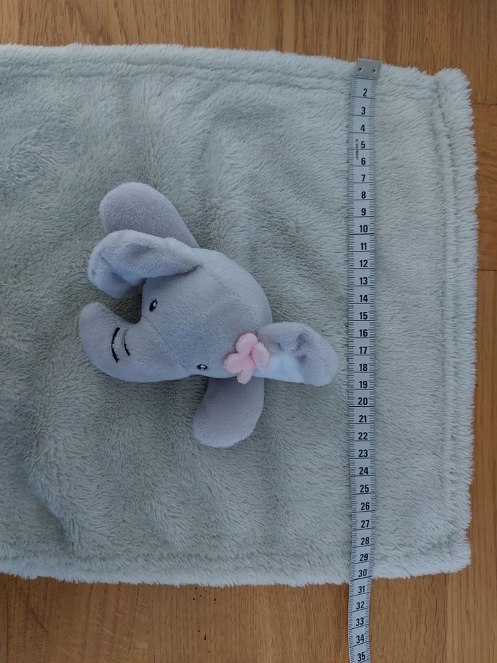 Doudou plat éléphant avec petite fleur rose - photo numéro 5