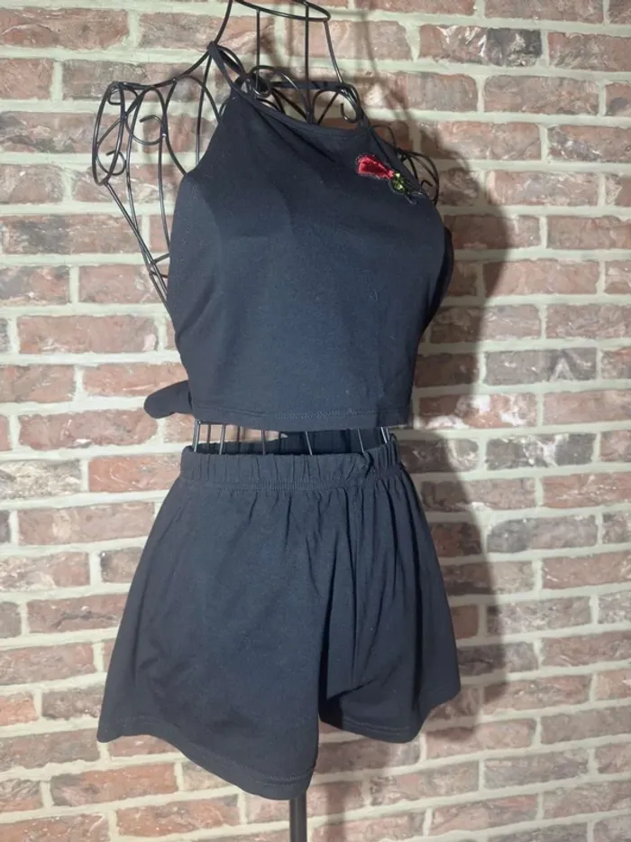 Ensemble short et top noir a fleurs Shein Taille S / 36 - photo numéro 5