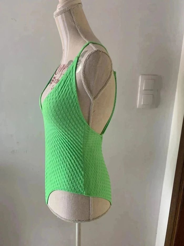 Sublime maillot de bain vert néon décolleté plongeant Undiz taille xs très bon état - photo numéro 2