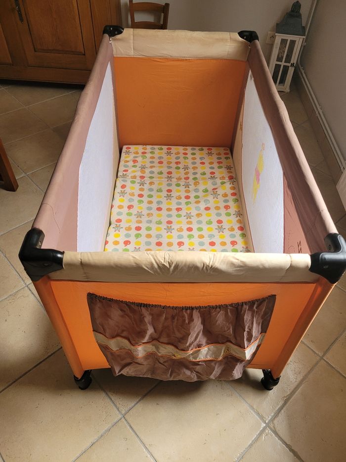 Lit parapluie avec matelas