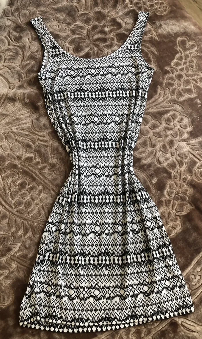 Robe noir et blanche