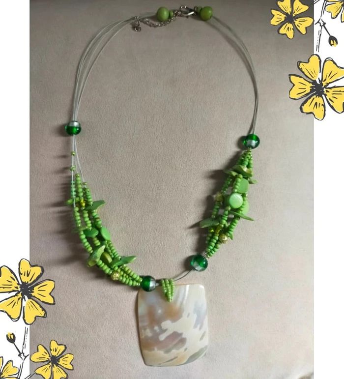 Collier perles vertes et pendentif nacré – Fait main - photo numéro 3
