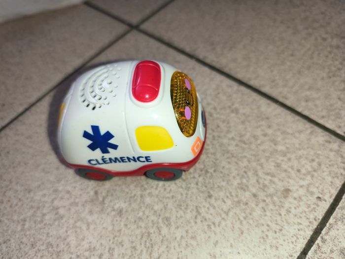 Tut tut bolide clémence l'ambulance