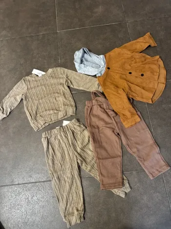 Lot de vêtements bébé