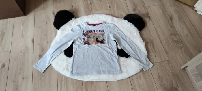 🐼T-shirt manches longues Kiabi 8 ans très bon état 🐼