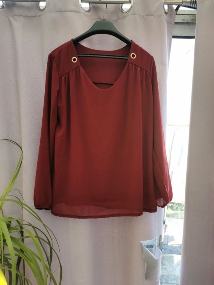 Blouse originale en 40 bordeaux oeillets